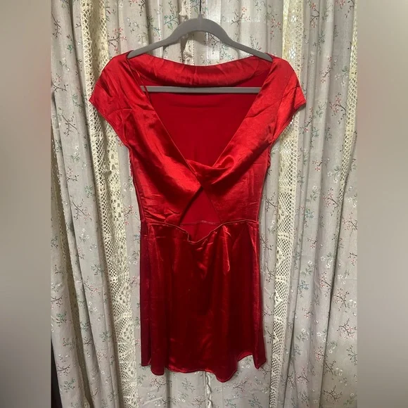 2/$28 Hello Molly Red Satin Twist Cutout Back Mini Party Dress Size Medium EUC - Picture 6 of 6